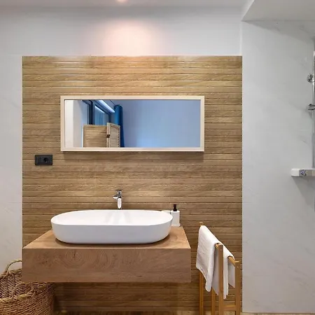 بيت للعطل 3 Bedroomcozy In *