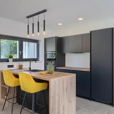 بيت للعطل 3 Bedroomcozy In *