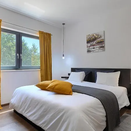 3 Bedroomcozy In بازين