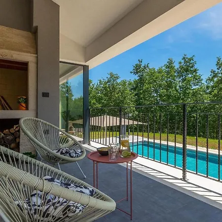 3 Bedroomcozy In بازين