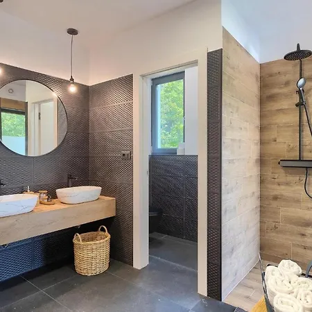 3 Bedroomcozy In بيت للعطل بازين