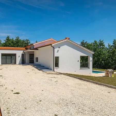 بيت للعطل 3 Bedroomcozy In بازين