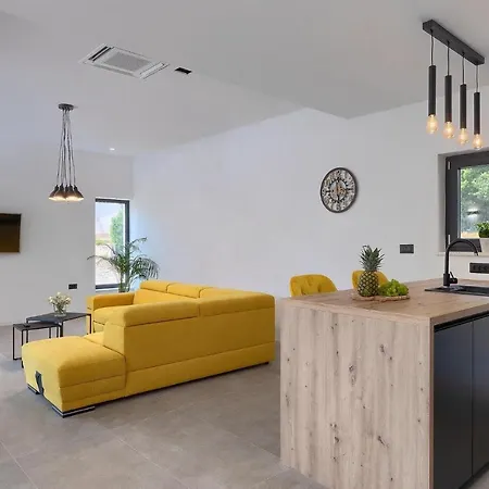 بيت للعطل 3 Bedroomcozy In بازين