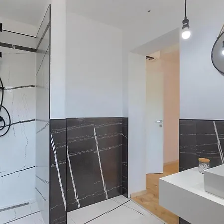 3 Bedroomcozy In بيت للعطل بازين